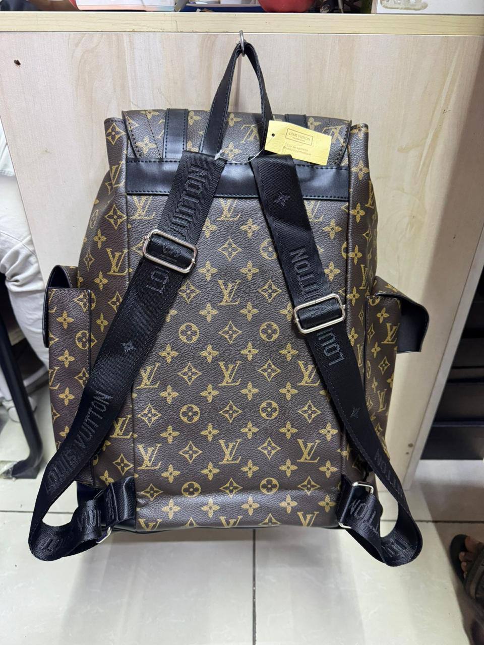 🎒 LV 
Christophet backpack 
 Good quality 

Size : 41 * 48 * 13 cm
85 dhs🇦🇪🇦🇪🇦🇪

Zain115
♥️♥️♥️