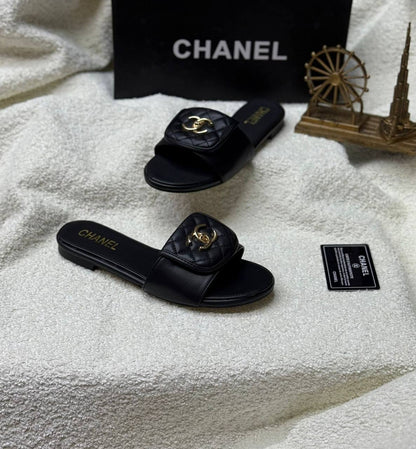 . New  chanel flat 

   Size  .  36.  to 41

85 dhs🪙🌨️

Zain80
♥️♥️♥️