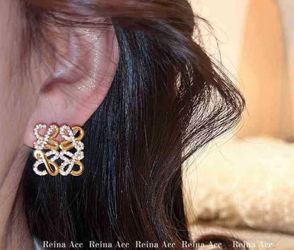 Loewe Earrings* 💕
Master quality 

45 AED normal box 📦

Zain48
♥️♥️♥️