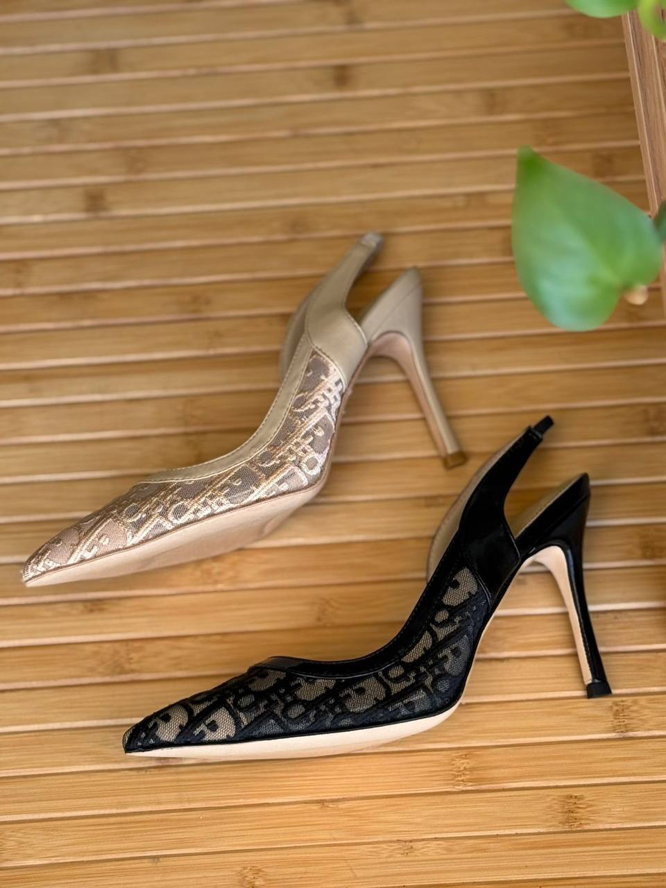 Dior
𝗦𝗶𝘇𝗲: 𝟯𝟲 𝘁𝗼𝗼 𝟰𝟭
490 dhs✅

Zain178
♥️♥️♥️