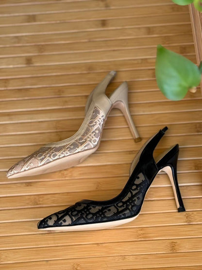 Dior
𝗦𝗶𝘇𝗲: 𝟯𝟲 𝘁𝗼𝗼 𝟰𝟭
490 dhs✅

Zain178
♥️♥️♥️