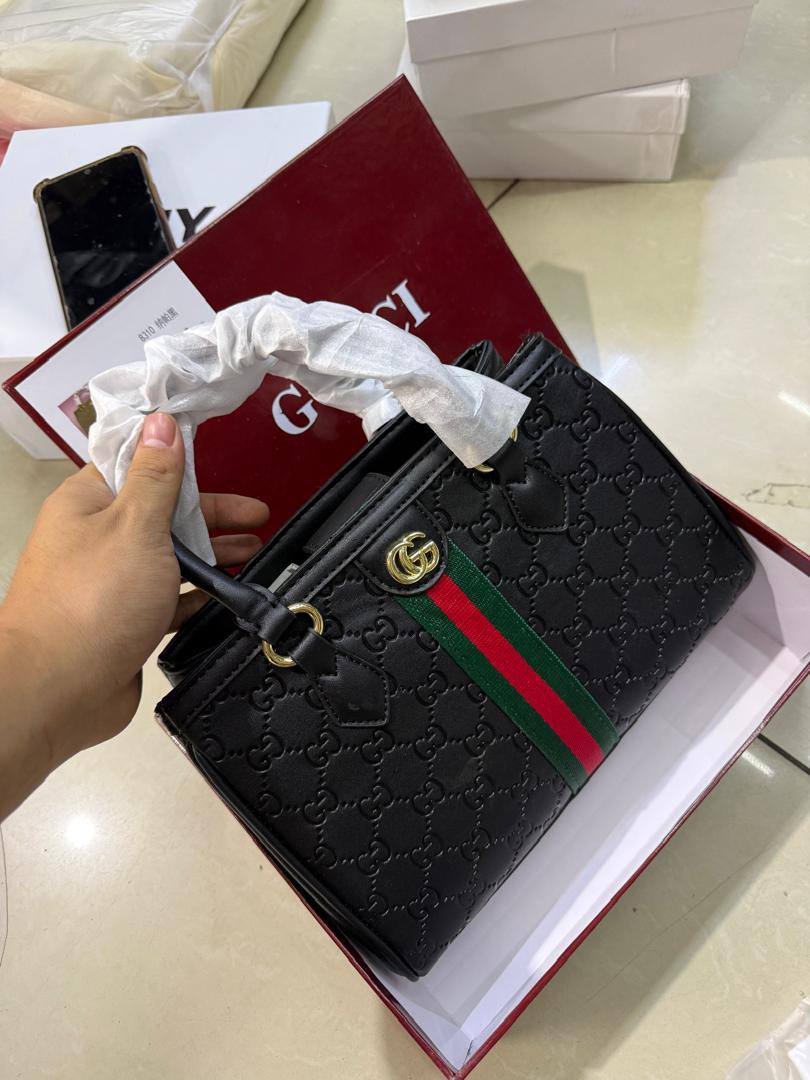 Gucci
110 dhs🪙🌨️

high quality 

With box 
🎁🎁🎁

30Cm

Zain26
♥️♥️♥️