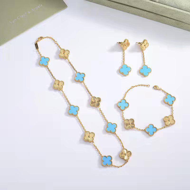 VCA
250 dhs🪙💕 SET 

Necklace Bracelet Earrings WITH Good Box And Paper Bag
🎁🎁🎁

Zain89
♥️♥️♥️