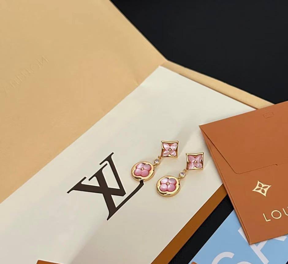 LV Earrings
Master quality 

50 dhs🪙💕 normal box 📦

Zain48
♥️♥️♥️