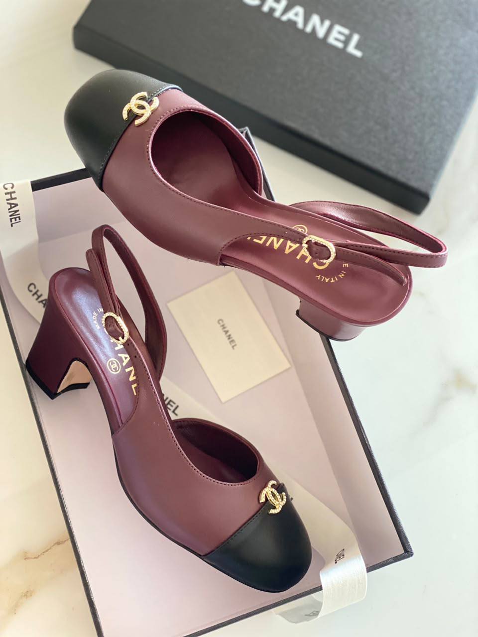 Chanel sandals 

AAA master quality 
Size 36…….41

450 dhs

Zain180
♥️♥️♥️