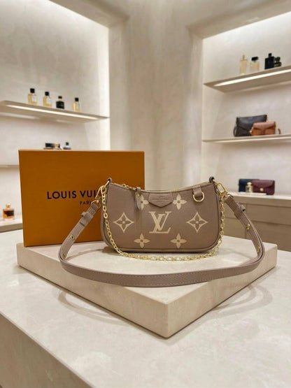 LV ᴇᴍᴘʀᴇɪɴᴛᴇ
sʜᴏᴜʟᴅᴇʀ ʙᴀɢ /ʟᴏɴɢ sᴛʀᴀᴘ
ɢᴏʟᴅʜᴀʀᴅᴡᴀʀᴇ 
ᴡɪᴛʜʙᴏx
ʟᴇᴀᴛʜᴇʀ
sɪᴢᴇ:21ᴄᴍ
95 dhs🇦🇪🇦🇪

Zain56
♥️♥️♥️