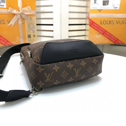LV
 NEW CAME GOOD QUALITY WITH BOX 
100 dhs✅

Zain295
♥️♥️♥️