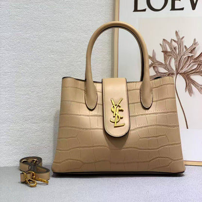 YSL
good quality 
110 dhs✅

Zain278
♥️♥️♥️