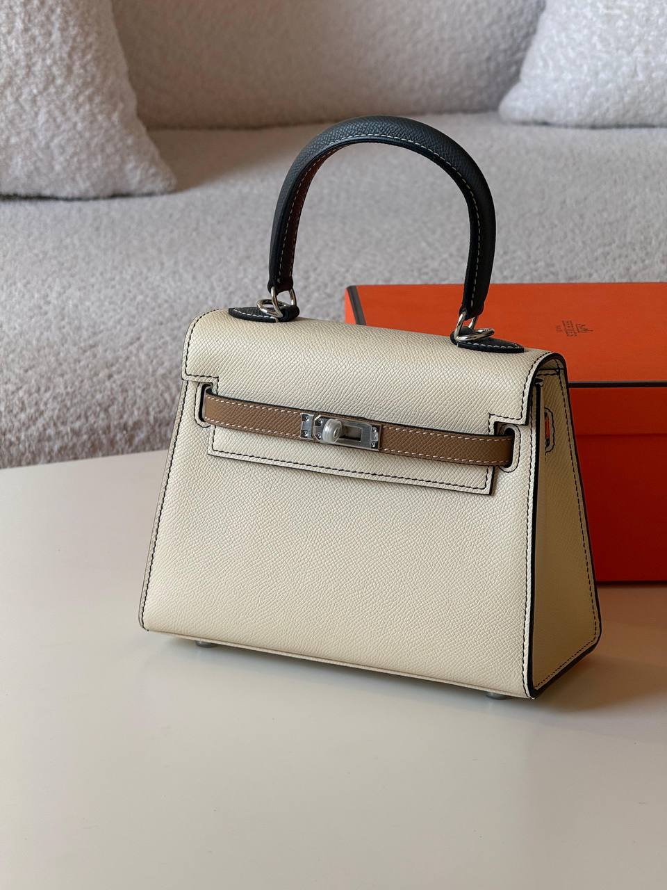 Hermes
kelly 22cm💕
master quality😍with box❤️
380 dhs❤️💚❤️💚

Zain52
❤️💚❤️