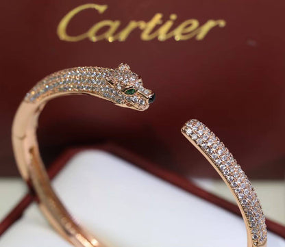 Cartier
Bangle 🦋
Master quality 💯
With normal boxes 🗃️ 
70 dhs✅
With master box 📦 
120 dhs✅

Zain216
♥️♥️♥️