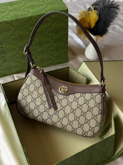 GUCCI
25cm
330 dhs✅
Top quality 
With box🎁

Zain167
♥️♥️♥️