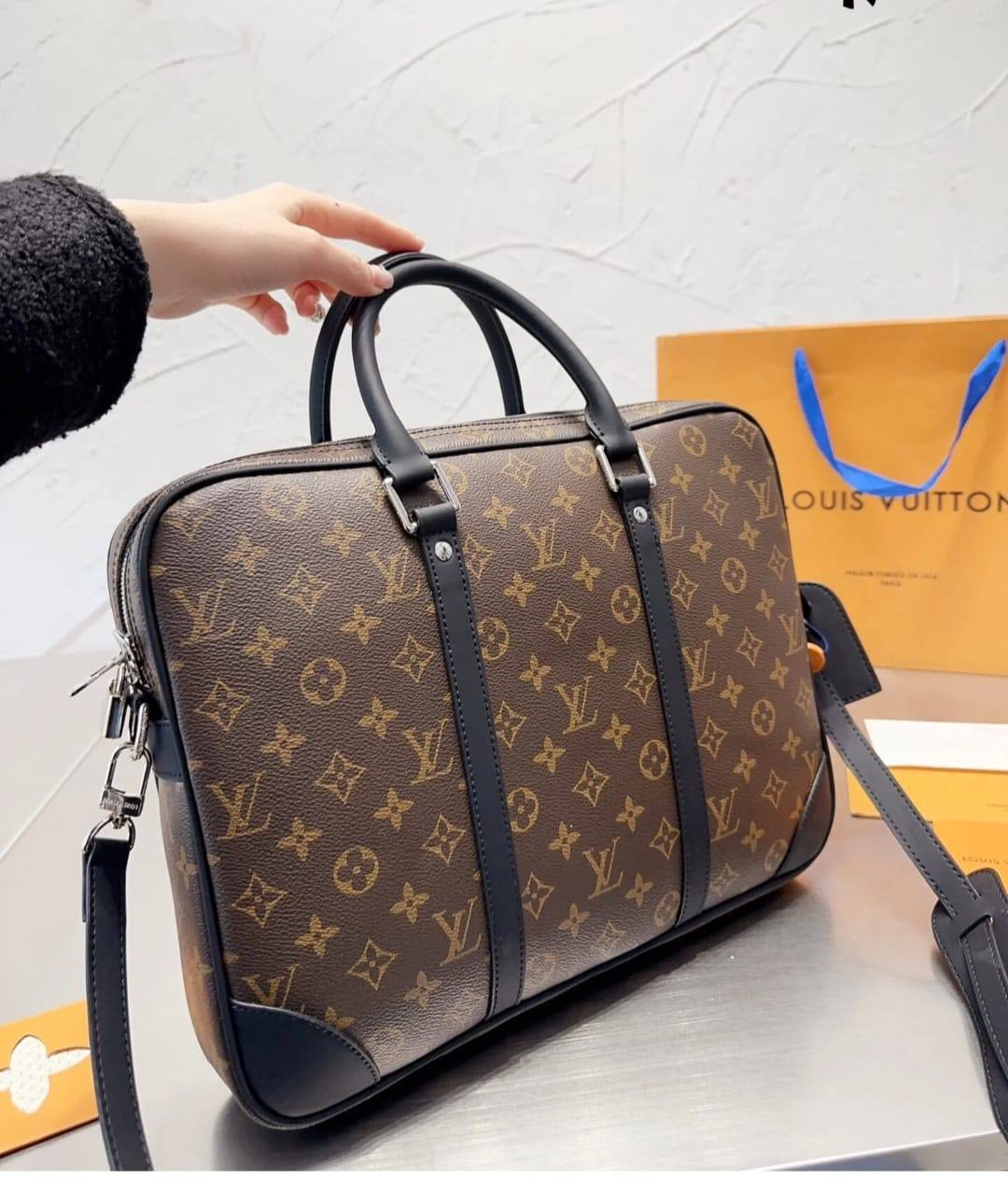 LV - Gucci

Laptop Bags
100 dhs✅

Zain235
♥️♥️♥️