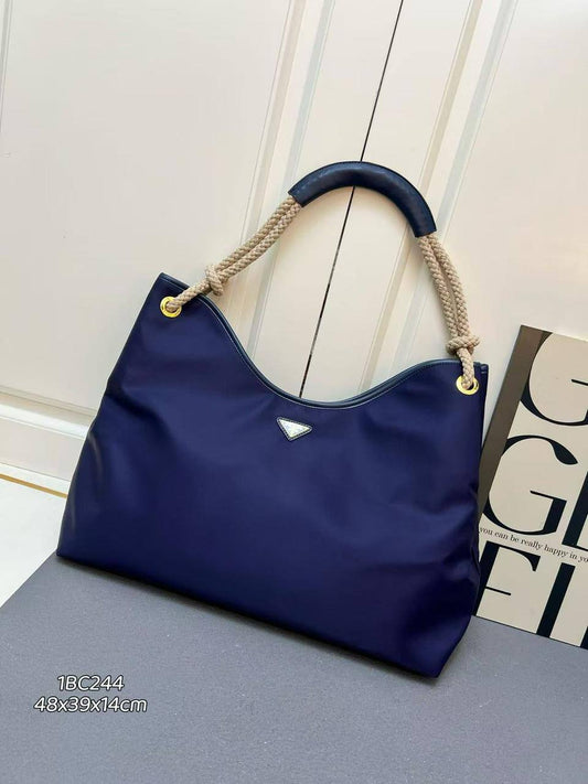 Prada
Master
💕💕
48cm💕 
320 dhs❣️

Zain228
♥️♥️♥️