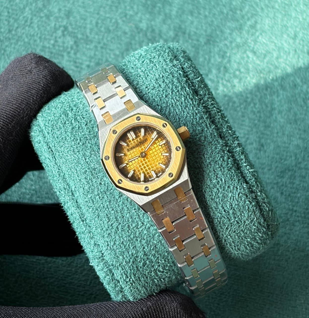 Ap watch for ladies 
good quality 
290 dhs
 (size 23mm )

Zain59
♥️♥️♥️