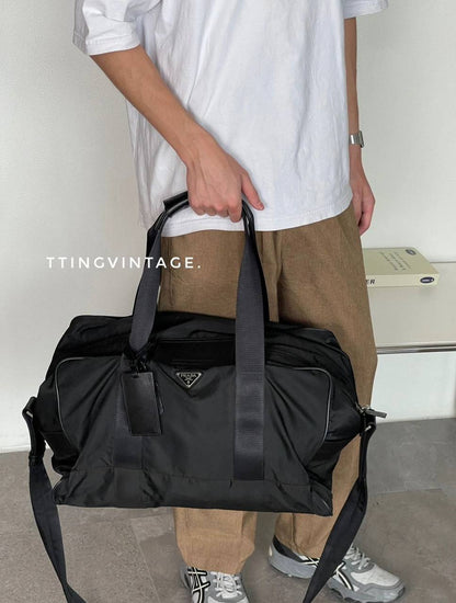 PRADA TRAVELING BAG 
COPY ONE NEW CAME 
150 dhs✅
SIZE: 45 CM

Zain39 
♥️♥️♥️