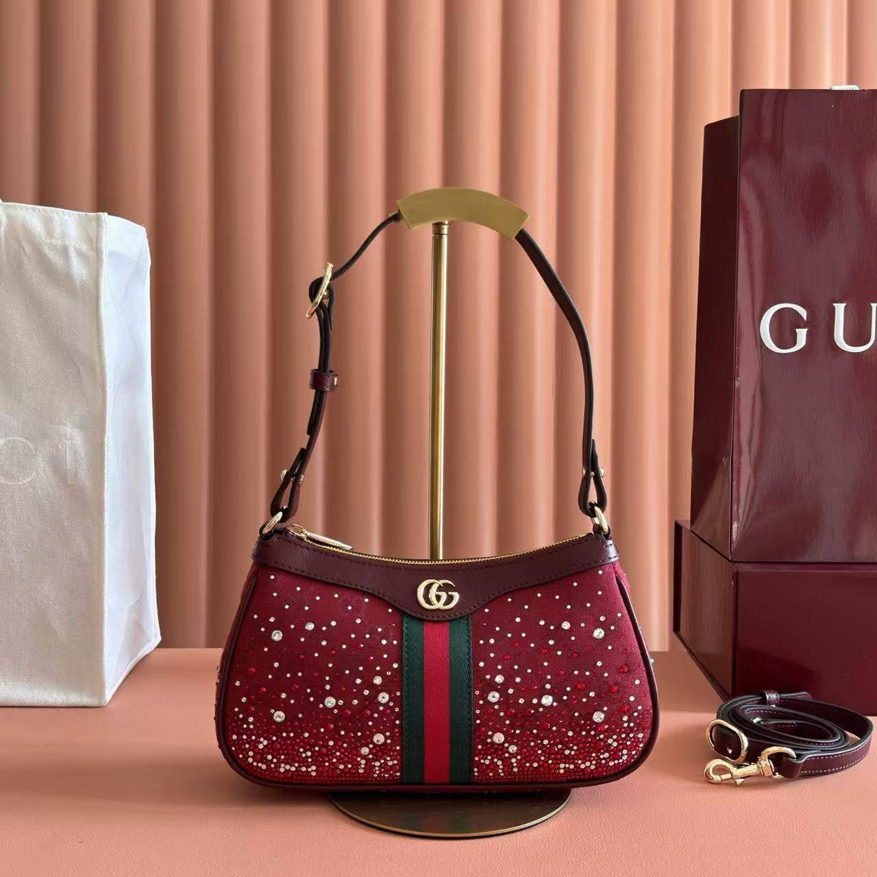 *Gucci Ophidia crystals small shoulder bag✅*
*Size 25 cm*
For Price 👇 WTSP Text Zain 0568585901

Zain274
♥️♥️♥️