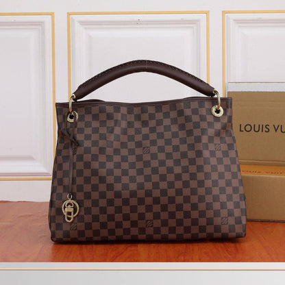 LV 
GOOD QUALITY 
120 dhs✅

Zain39
♥️♥️♥️