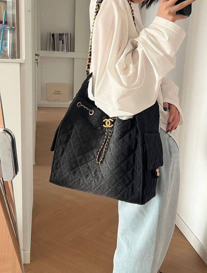 CHANEL 
COPY ONE 
BIG SIZE 
230 dhs🇦🇪🇦🇪

Zain295
♥️♥️♥️