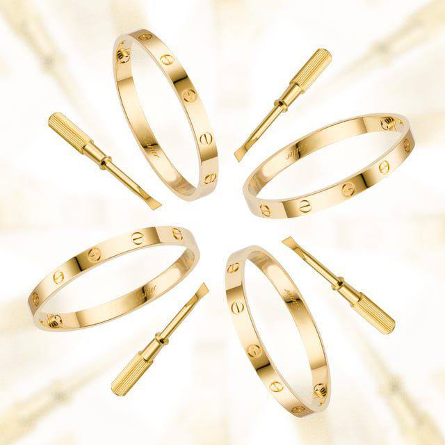 Cartier ❤️‍🔥*
Love Bangle💥
Super master quality 💯
Size available 16,17,18,19,20
With normal boxes 📦 
50 dhs✅
With master box 🗃️ 
85 dhs✅

Zain216
♥️♥️♥️