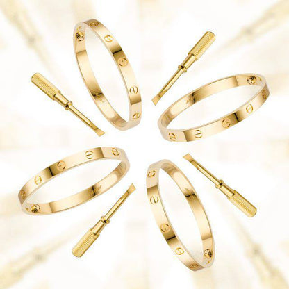 Cartier ❤️‍🔥*
Love Bangle💥
Super master quality 💯
Size available 16,17,18,19,20
With normal boxes 📦 
50 dhs✅
With master box 🗃️ 
85 dhs✅

Zain216
♥️♥️♥️
