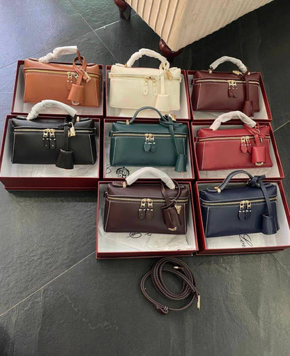 Loro Piana
90 dhs🇦🇪
SIZE：19cm
High-quality 

with box🎁🎁🎁

Zain35
♥️♥️♥️