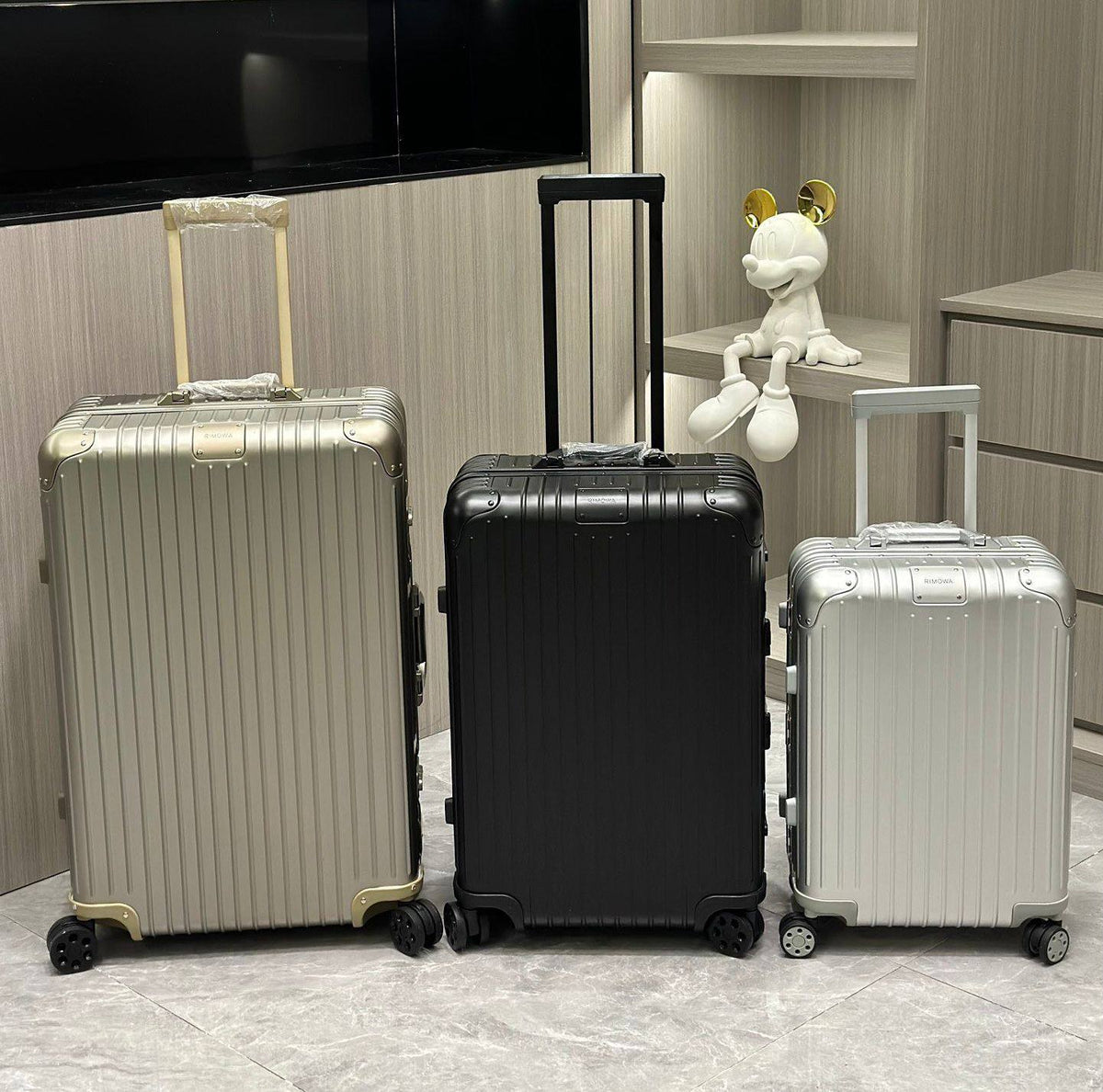 Rimowa
Super Master quality 

Small 790 dhs

Medium 890 dhs

Large 990 dhs 

Zain250
♥️♥️♥️