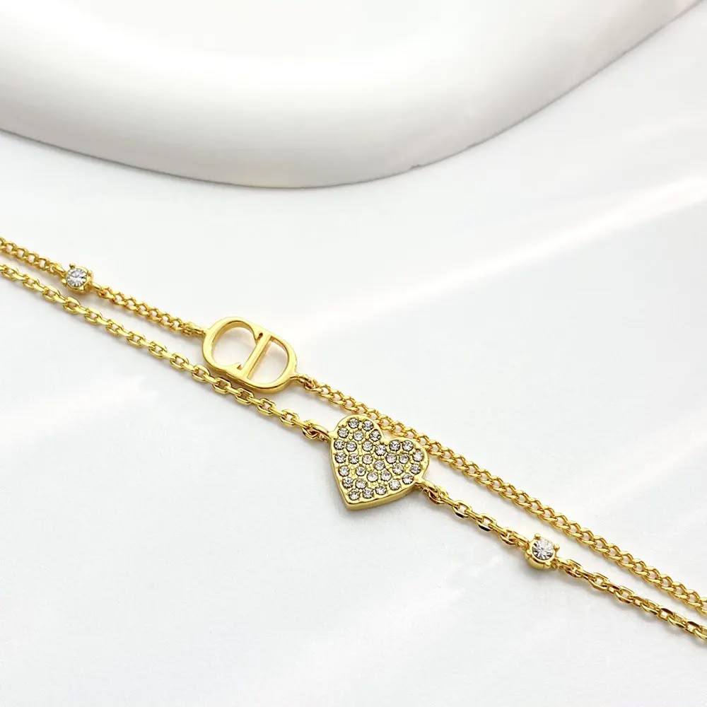 Dior 🦋*
Bracelet 🔥
good quality 💯
With normal boxes 🗃️
And paper bag 🛍️
30 dhs✅

With master box 📦 
45 dhs✅

Zain216
♥️♥️♥️