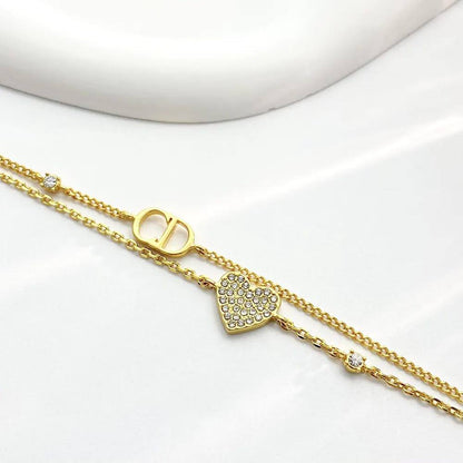 Dior 🦋*
Bracelet 🔥
good quality 💯
With normal boxes 🗃️
And paper bag 🛍️
30 dhs✅

With master box 📦 
45 dhs✅

Zain216
♥️♥️♥️