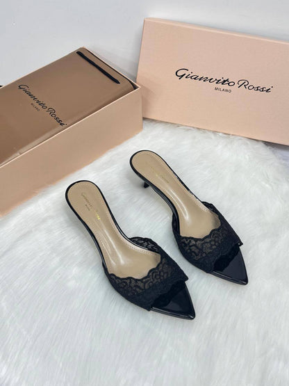 GIANVITO ROSSI
3CM👠👠
size 36-37-38-39-40-41
High Quality 💯

110 dhs🇦🇪🇦🇪

Zain21
♥️♥️♥️
