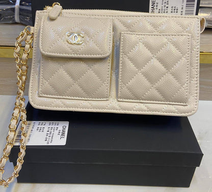 Chanel Polly pocket wristlet pouch 
Master quality
20cm 

with box
🎁🎁🎁

190 dhs🪙🌨️

Zain95
♥️♥️♥️