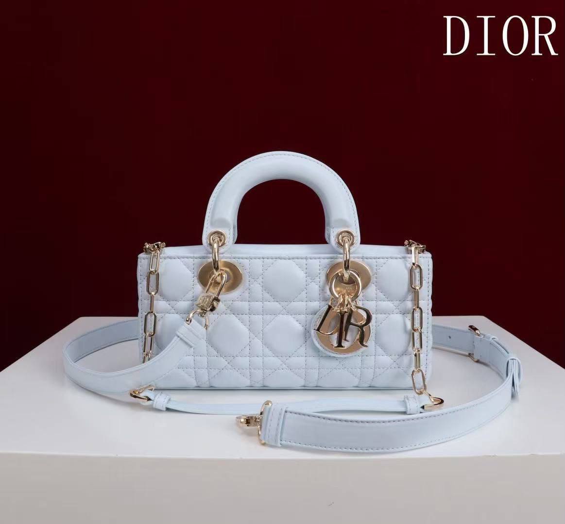 Dior D-joy✅
*Size 22 cm*
For Price 👇 WhatsApp✅
0568585901 
0507557372
0552275751 Owner Zain 👌

Zain274
♥️♥️♥️