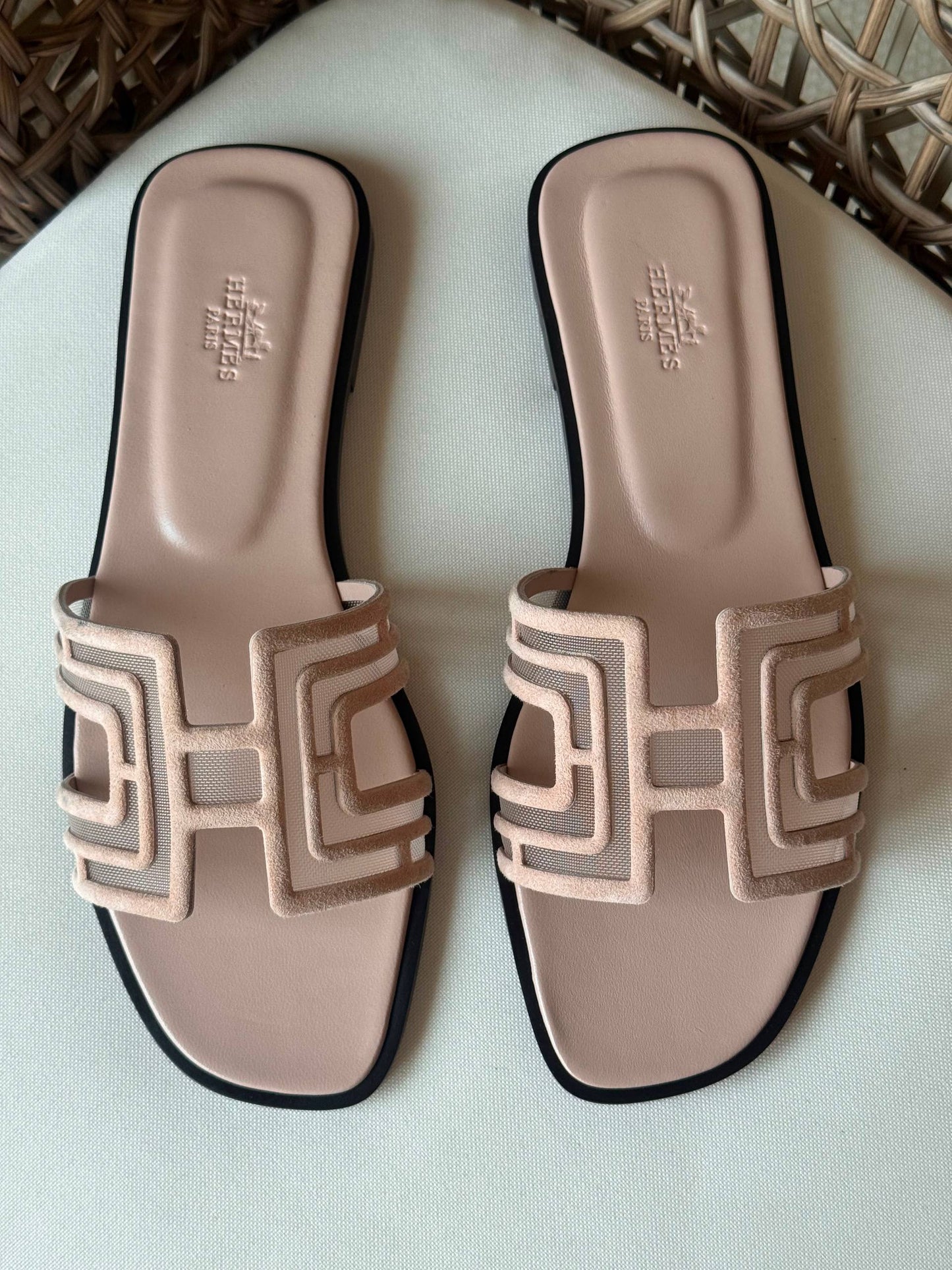 HERMES 
✨ Collection
👠 36–41
💎 Premium Quality
🔥 Super Master
450 dhs✅

Zain198
♥️♥️♥️