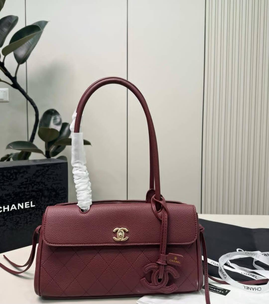 CHANEL
Shopping and Bowling Bags
Master quality
30cm 

with box
🎁🎁🎁

360 dhs✅

Zain95
♥️♥️♥️