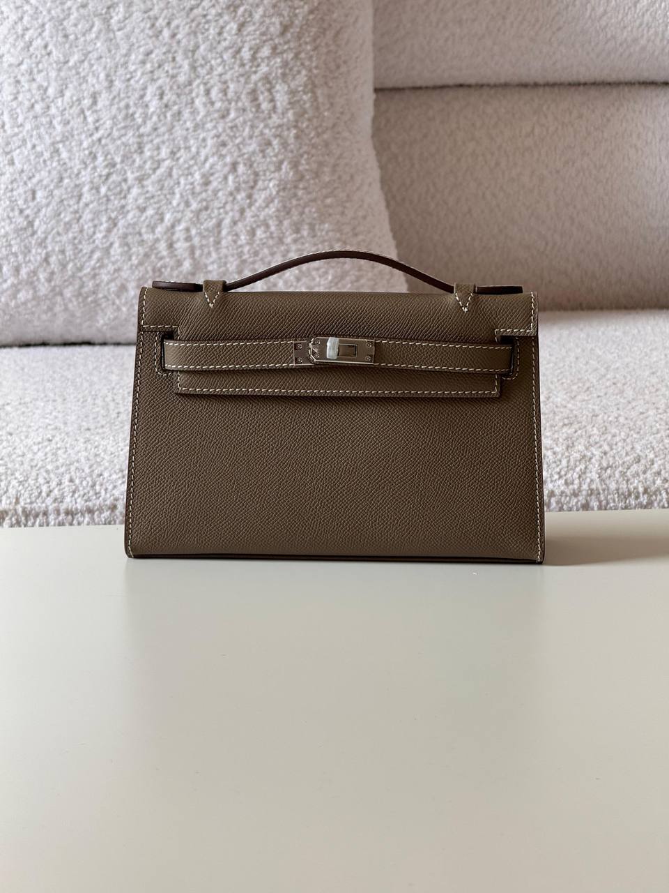 Hermes
pochette 21cm💥Master quality ✅with box📦
340 dhs✅

Zain52
♥️♥️♥️