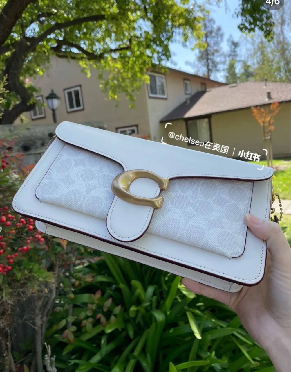 Coach
good quality, 

comes with box, 
🎁🎁🎁

size...25 *15 cm 

95 dhs💓

Zain12
♥️♥️♥️