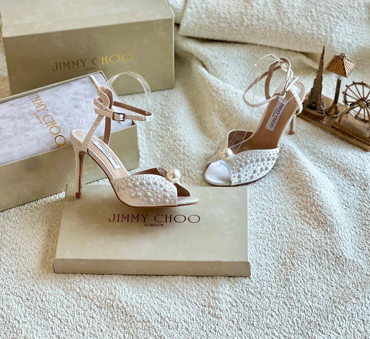Jimmy Choo

Size. 36 to 41 

130 dhs🇦🇪🇦🇪

Zain80
♥️♥️♥️