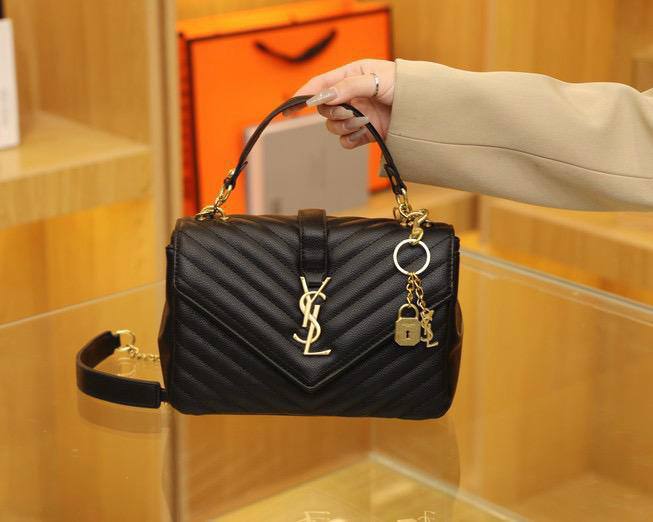 YSl
25*16*9 cm
85 dhs👑

With box
🎁🎁🎁

Zain17
♥️♥️♥️