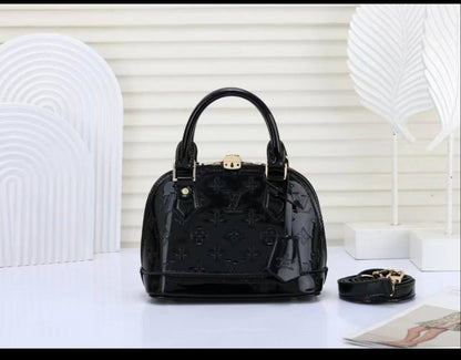 LV
withbox 
100 dhs🇦🇪🇦🇪

Zain143
♥️♥️♥️