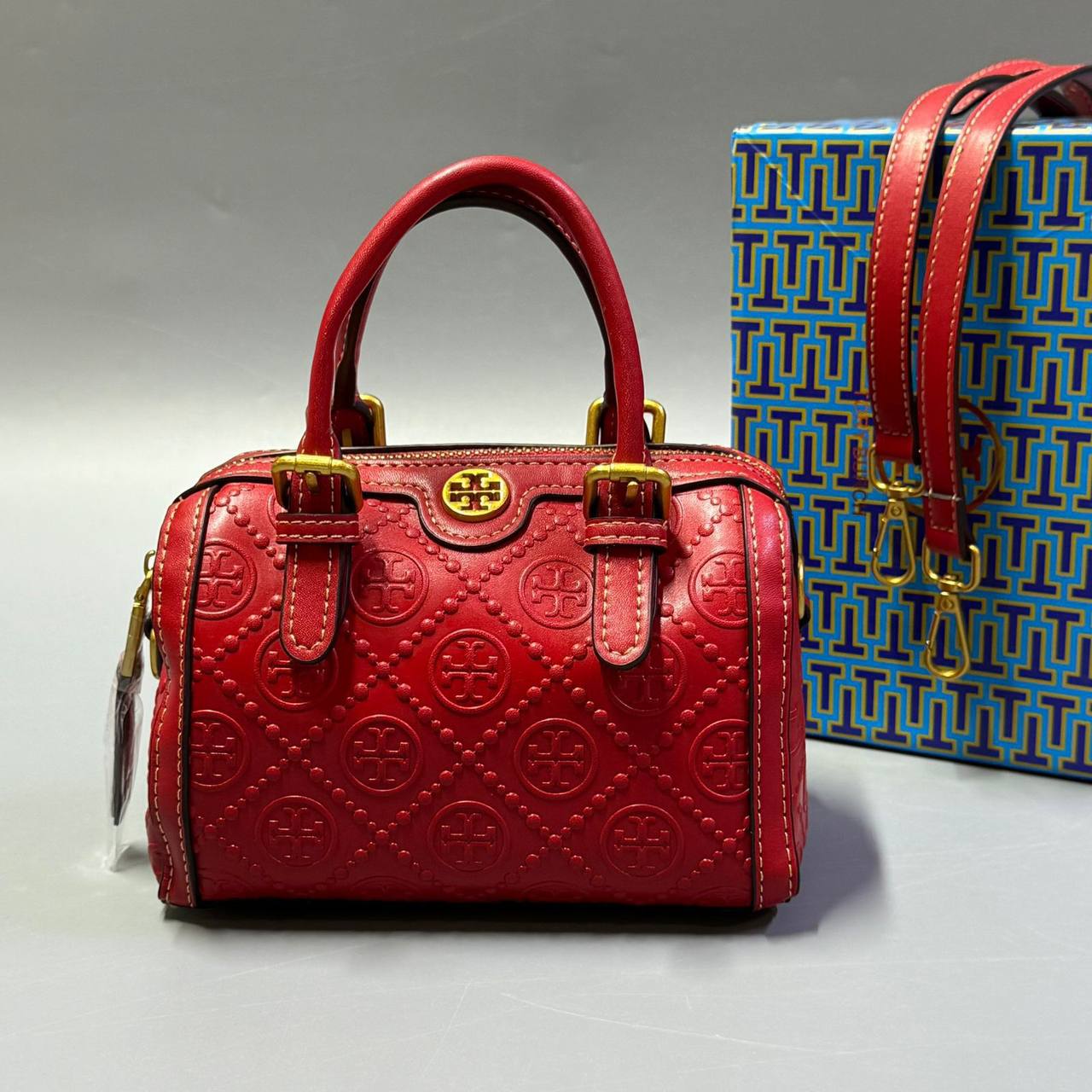 TORY BURCH 

NEW CAME 

WITH BOX  
🎁🎁🎁

90 dhs🪙💕
SIZE: 18cm

Zain39
♥️♥️♥️
