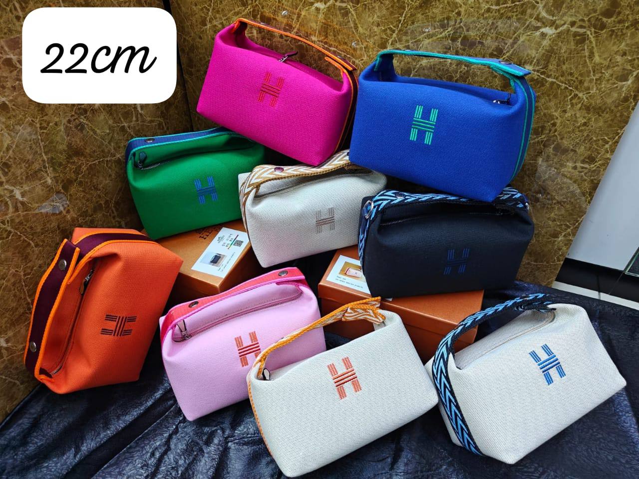 Hermes 
95 dhs🌺 

with box
🎁🎁🎁

Zain235
♥️♥️♥️