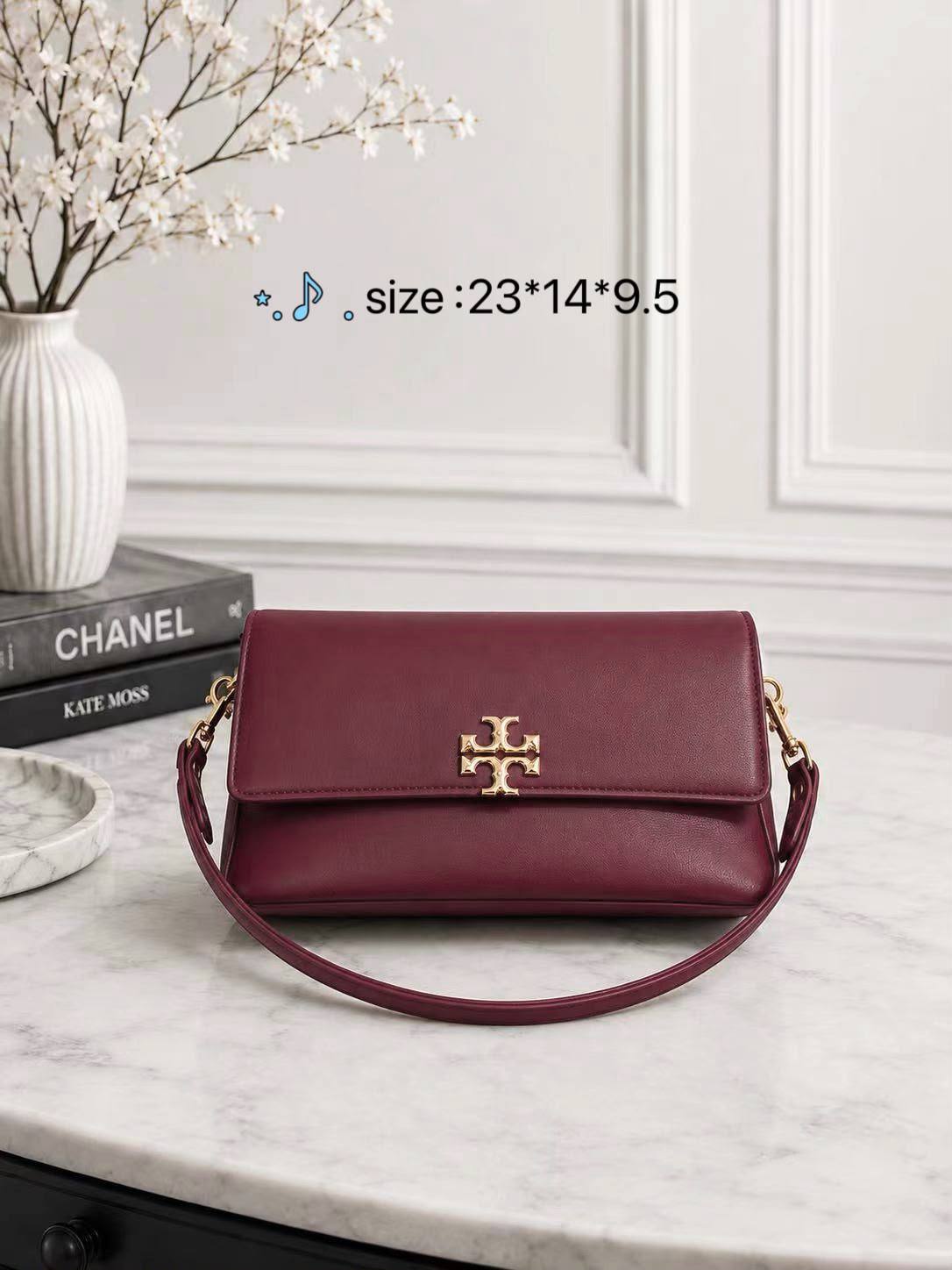 TORY BURCH 

Withbox

105 dhs🇦🇪🇦🇪

Zain38
♥️♥️♥️