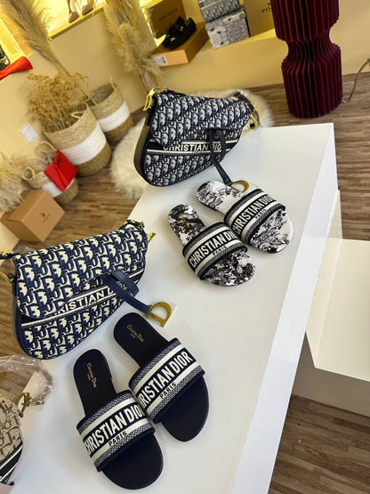Dior set

160 dhs

Bag + slipper

Zain3121
♥️♥️♥️

Zc