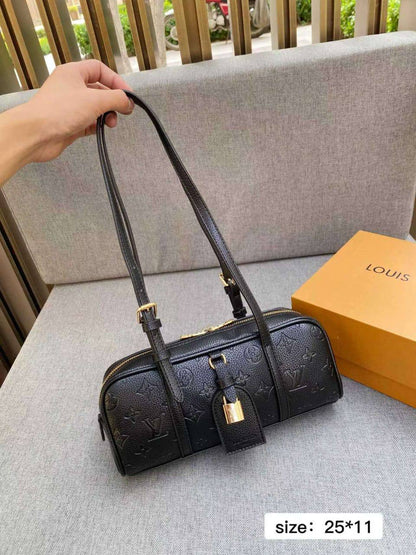 LV
100 dhs✅
with box
🎁🎁🎁

Zain203
♥️♥️♥️