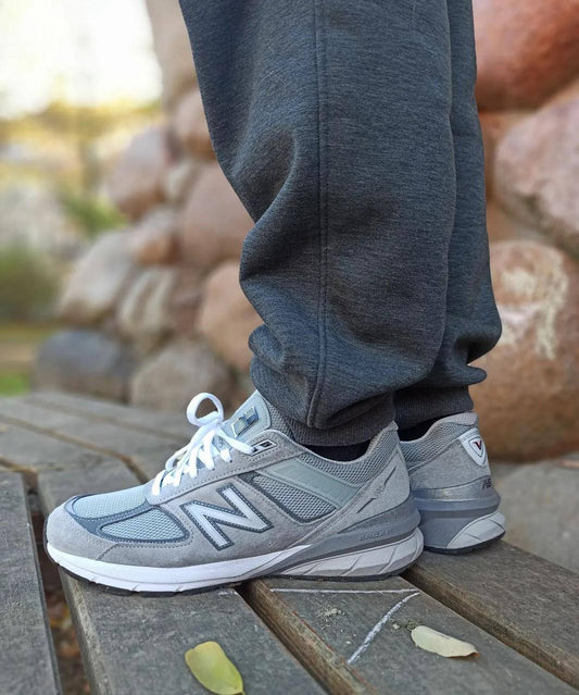 New Balance 990v5 （grey/ black） ,
size 36-45 ,
180 dhs✅

Zain18
♥️♥️♥️