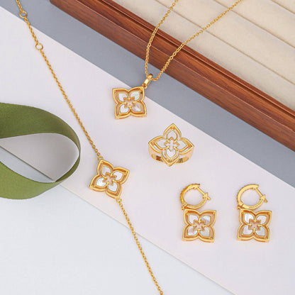 Roberto Coin SET 
Necklace Bracelet Earrings Ring 
170 dhs🪙💕 

Dhs With Box And Paper Bag
🎁🎁🎁

Zain89
♥️♥️♥️