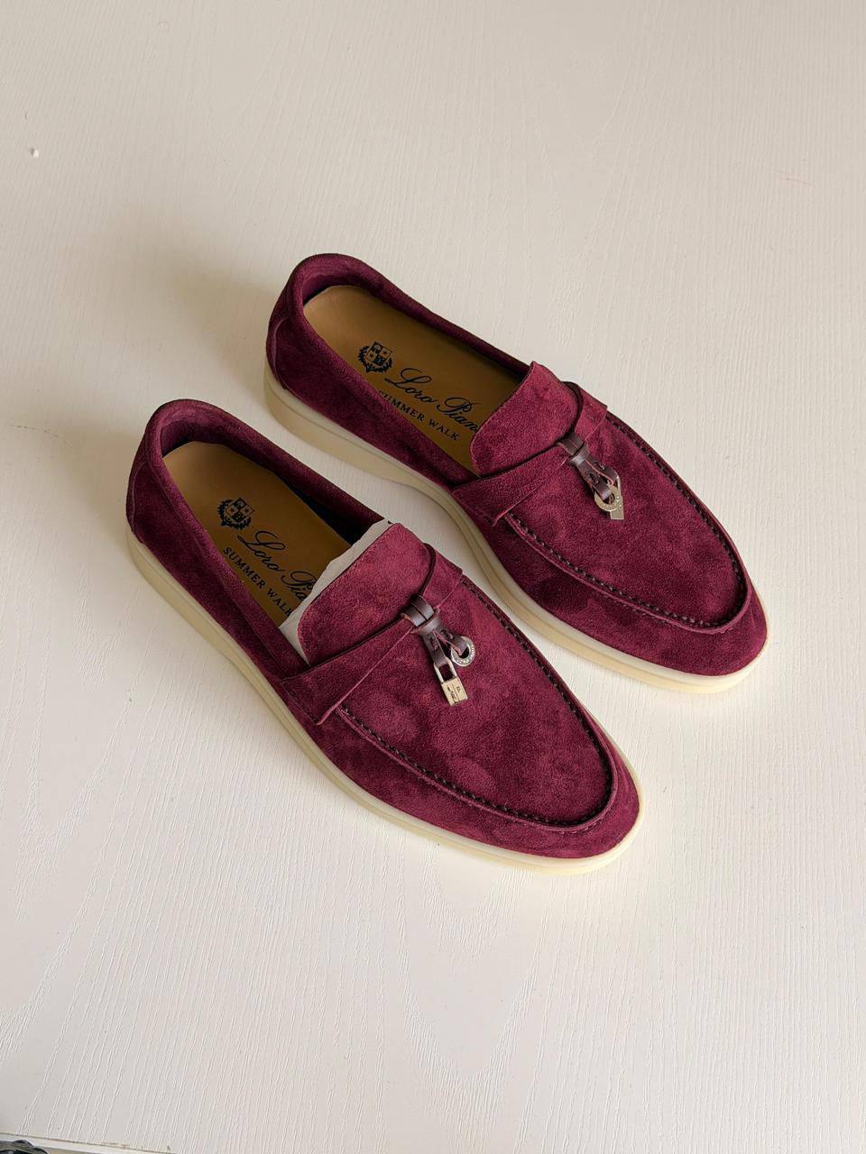 Loro Piana 
Summer Charms Walk❣️❤️
Super Master Quality
Size 36 to 41
450 dhs💓

Zain71
♥️♥️♥️
