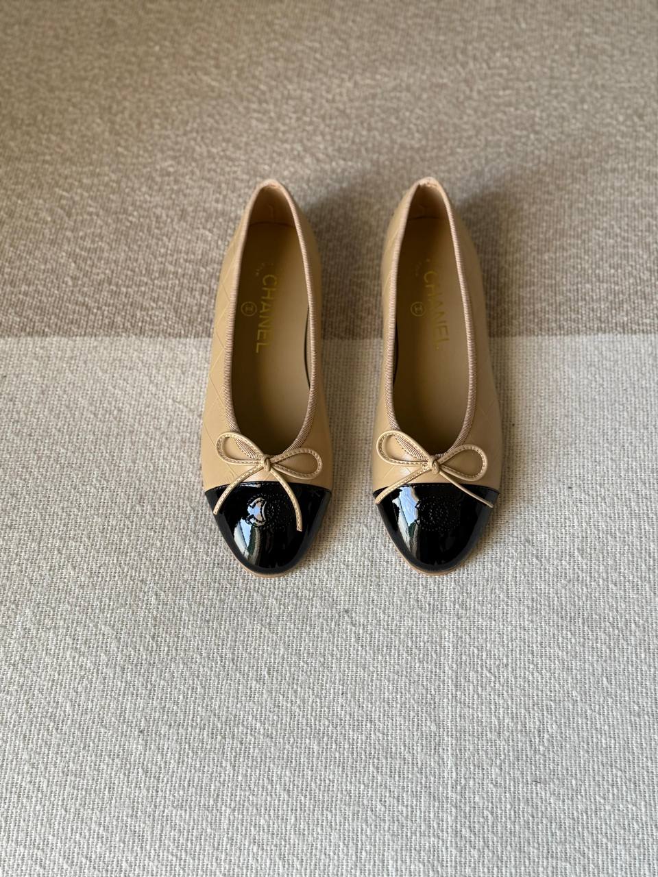 Chanel
Master Quality
Size 36 to 41
400 dhs✅

Zain288
♥️♥️♥️