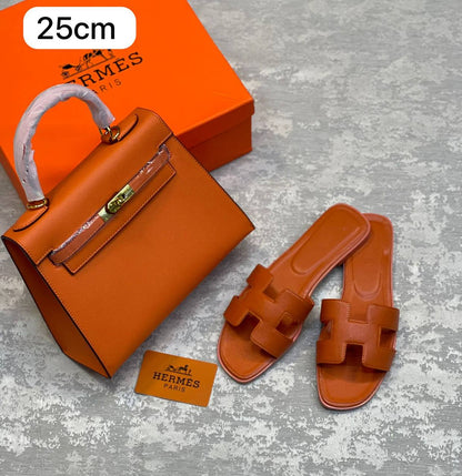 LV 
Best quality 

with box’s 
🎁🎁🎁

120 dhs✅
size 20 cm

Zain290
♥️♥️♥️