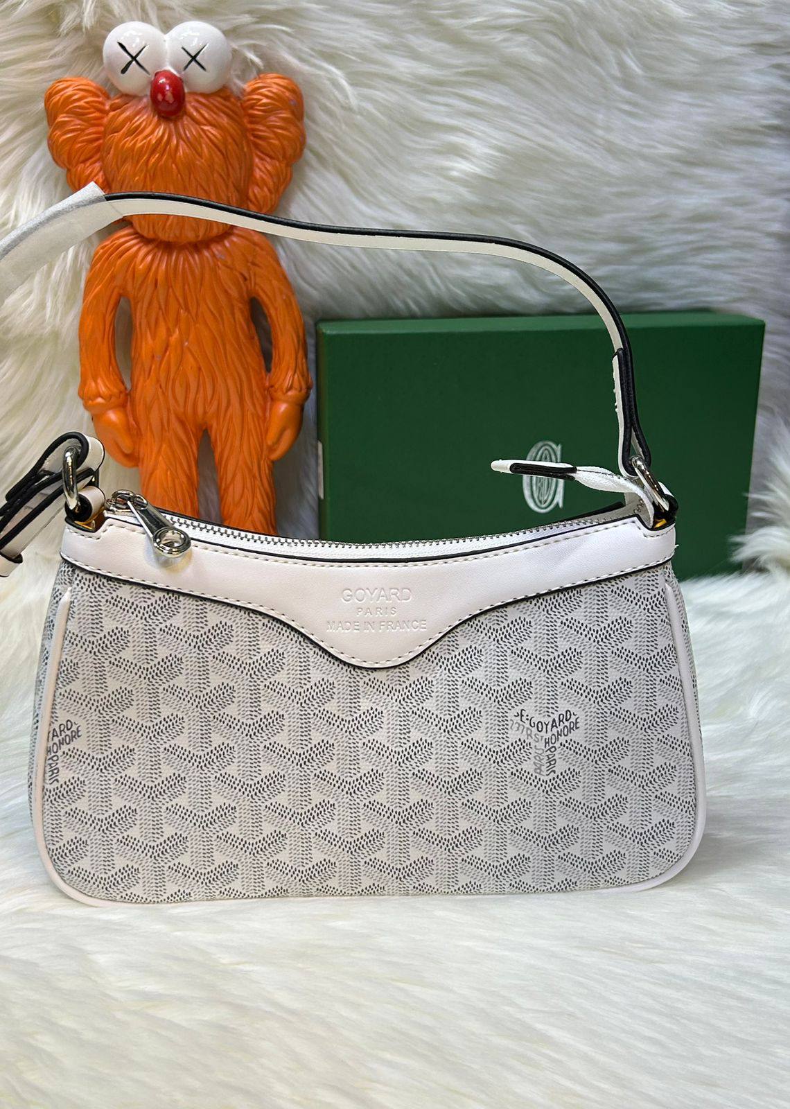 Goyard
good quality, comes 
with box, 

🎁🎁🎁

size... 24 *14 cm
80 dhs❣️

Zain12
♥️♥️♥️