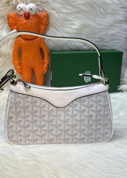 Goyard
good quality, comes 
with box, 

🎁🎁🎁

size... 24 *14 cm
80 dhs❣️

Zain12
♥️♥️♥️